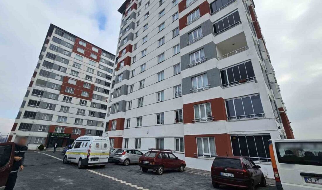 Kayseri'nin Melikgazi ilçesinde, evini taşıyan M.B., nakliyeci M.K. ile taşınma