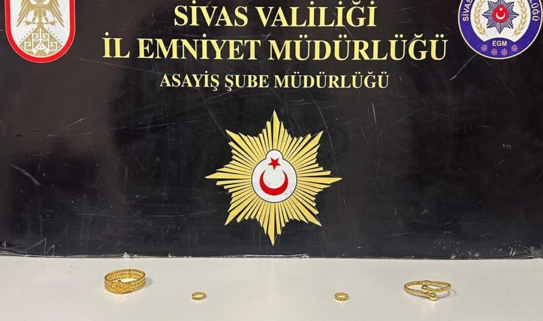 Sivas’ta Evlilik Vaadiyle 1 Milyon TL Dolandıran İki Şüpheli Tutuklandı Sivas'ta evlilik vaadiyle 1 milyon TL dolandırdığı belirlenen 3 kişi,