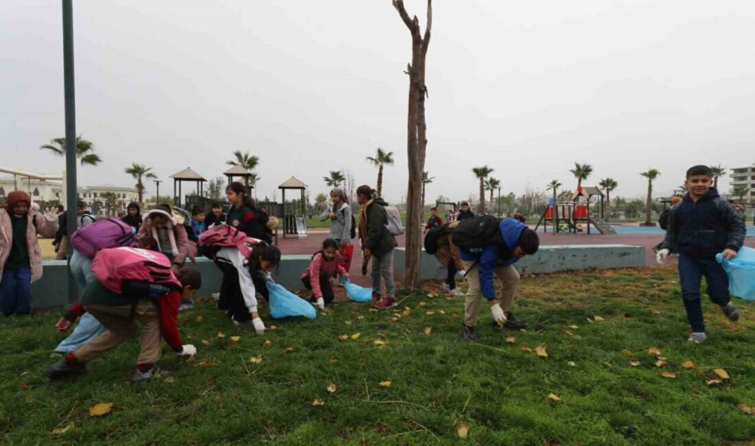 Eyyübiye Belediyesi’nden Öğrencilere Çevre Bilinci Eğitimi ve Temizlik Faaliyeti Eyyübiye Belediyesi, Mustafa Vedat Mutlu Ortaokulu'nda öğrencilere çevre temizliği ve