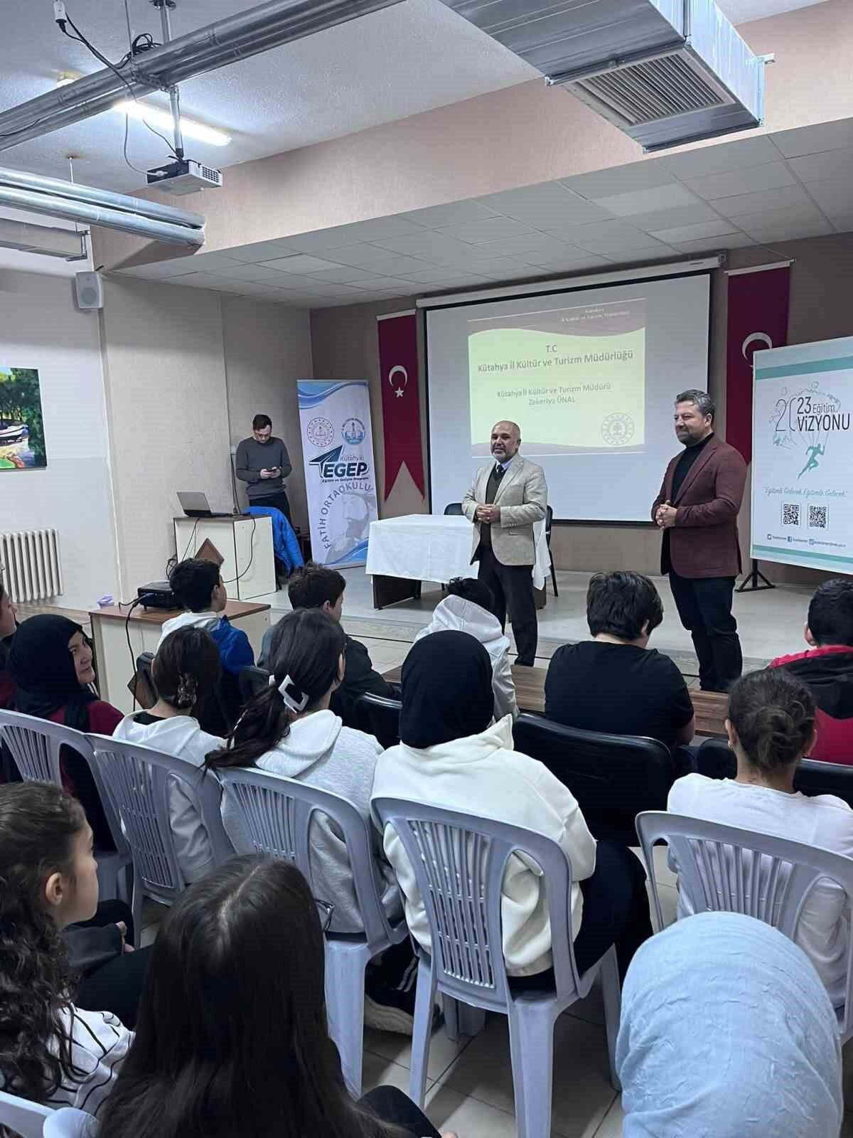 Kütahya'da "Nesilden Nesile Kültürel Miras" projesi çerçevesinde, Fatih Ortaokulu'nda öğrencilere