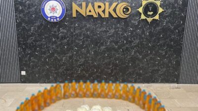 İstanbul'un Fatih ilçesinde düzenlenen operasyonda, Narkotik Suçlarla Mücadele Şubesi ekipleri,