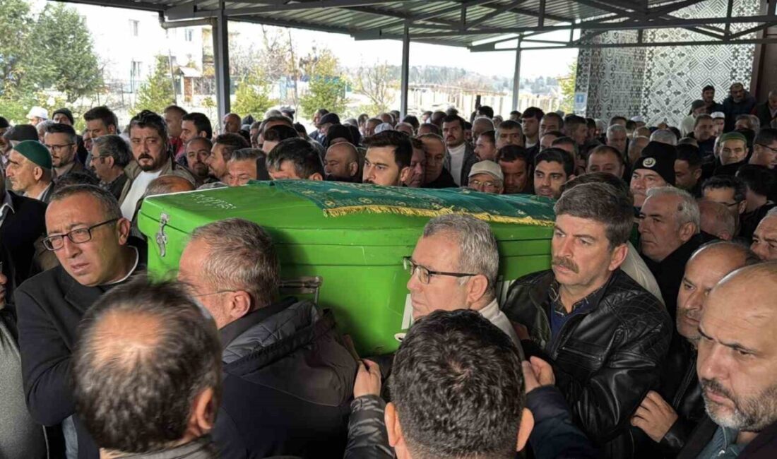 Karabük’te kontrolden çıkan aracın refüjdeki ağaca çarpması sonucu hayatını kaybeden emekli ormancı son yolculuğuna uğurlandı. Karabük'te kontrolden çıkan otomobil refüjdeki bir ağaca çarparak takla attı.