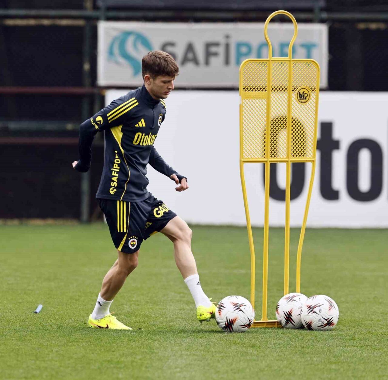 Fenerbahçe, Brann ile Oynayacağı UEFA Avrupa Ligi Maçı İçin Hazırlıklara Başladı Fenerbahçe, UEFA Avrupa Ligi'nde Brann ile oynayacağı maç için hazırlıklara