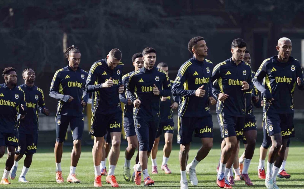 Fenerbahçe, RAMS Başakşehir ile oynayacağı maçın hazırlıklarına Can Bartu Tesisleri'nde