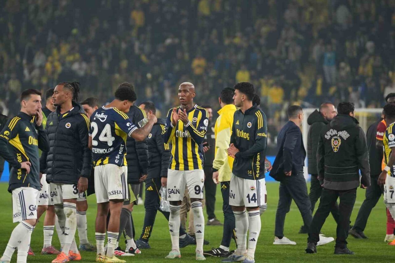Fenerbahçe, Trendyol Süper Lig 14. haftasında Galatasaray ile 1-1 berabere