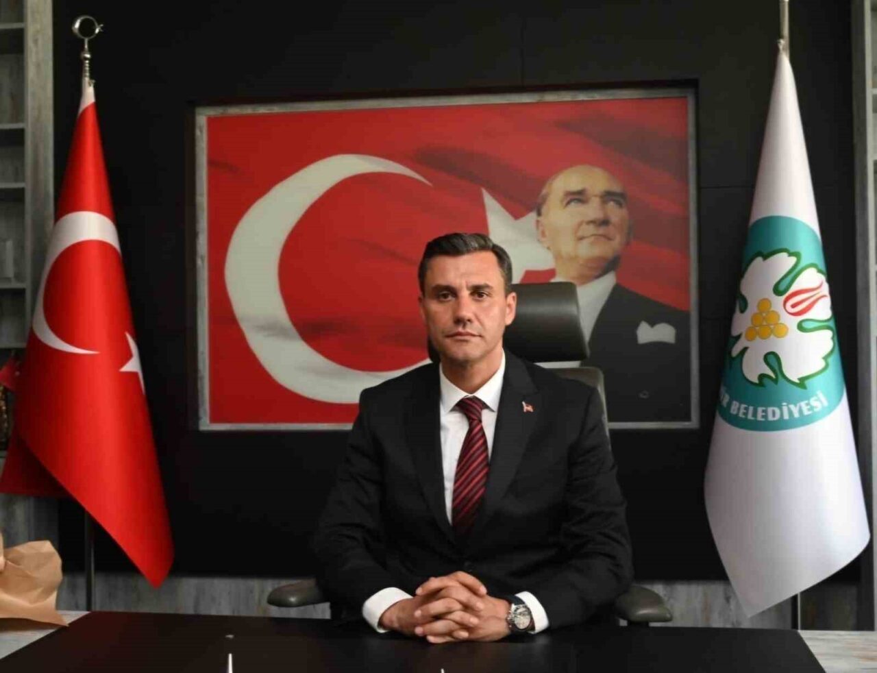 Manisa Büyükşehir Belediye Başkanı Ferdi Zeyrek'in havuzundaki arıza nedeniyle elektrik