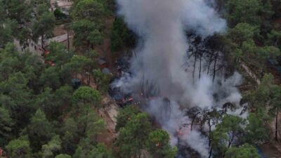 Muğla'nın Fethiye ilçesindeki Yanıklar Mahallesi'nde bir karavanda başlayan yangın, ormana