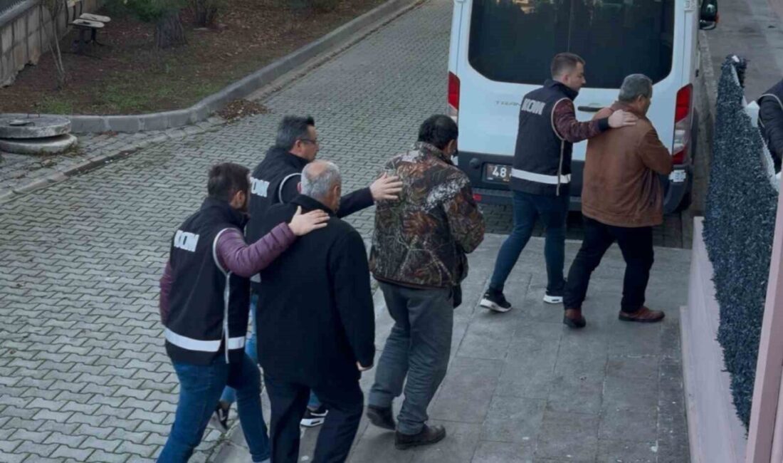 Fethiye’de Tarihi Eser Kaçakçılığına Yönelik Operasyonda 1 Tutuklama, 4 Kişi Serbest Bırakıldı Muğla'nın Fethiye ilçesinde tarihi eser kaçakçılığına yönelik çalışma yapıldı. Operasyon