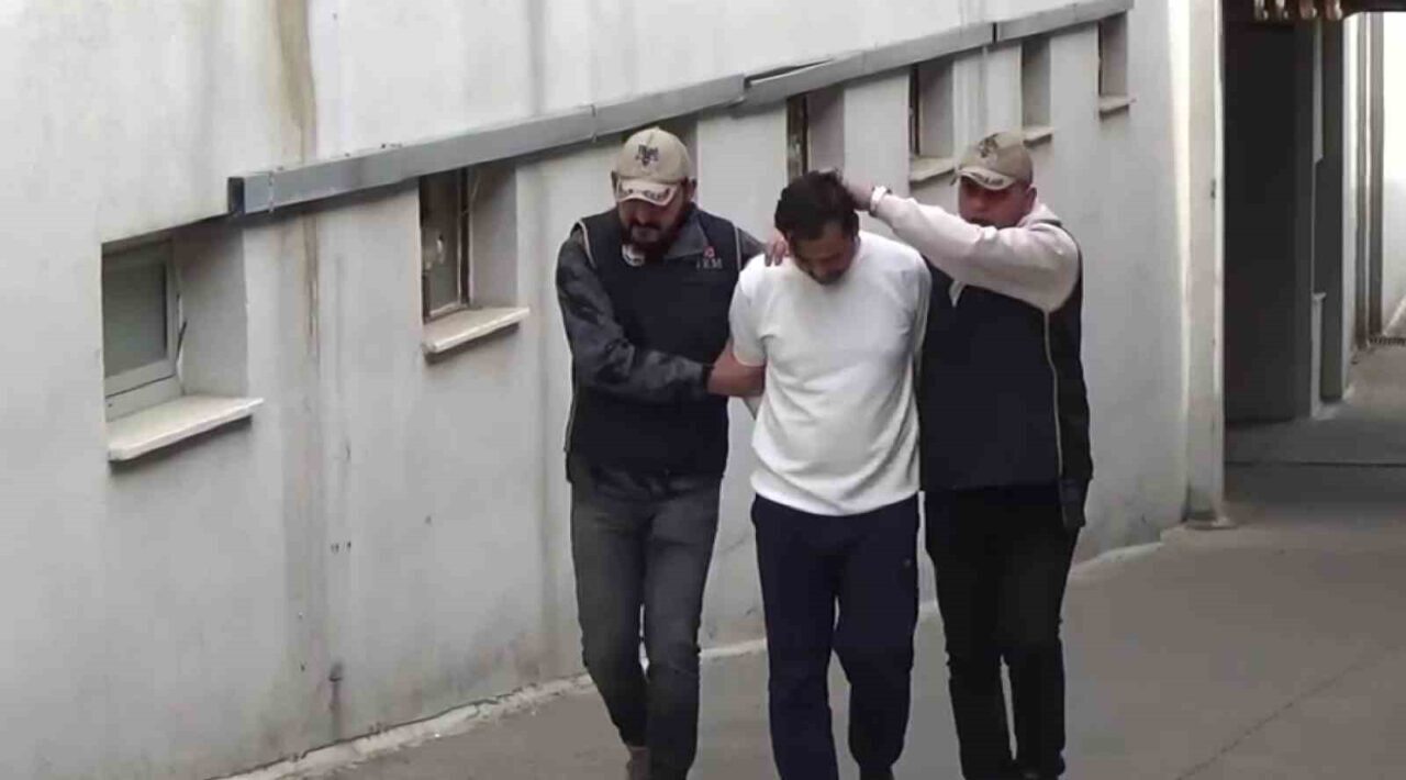 Adana'da, FETÖ/PDY'nin adliye yapılanmasında yer alan ve 6 yıl 3