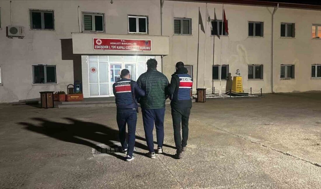 Eskişehir’de FETÖ Üyesi Olarak Aranan Şahıs Jandarma Tarafından Yakalandı Eskişehir'de jandarma ekipleri, FETÖ üyeliğinden 6 yıl 3 ay hapse