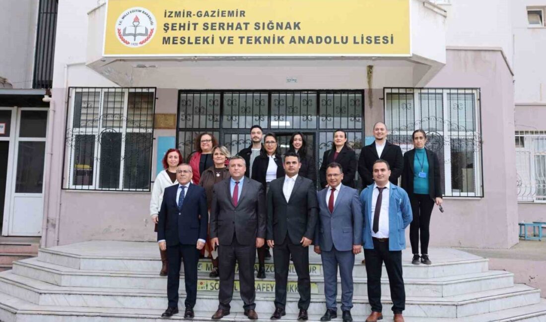 Gaziemir’de Okullara Bağışlanan Bilgisayarlar, Öğrencilere Eğitim Fırsatı Sunuyor Gaziemir'de, Kaymakam Kudret Kurnaz öncülüğünde başlatılan kampanya ile firmalardan toplanan