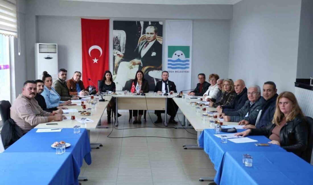 Foça'da, Belediye Başkanı Saniye Bora Fıçı, gayrimenkul satışlarına karşı çıkan