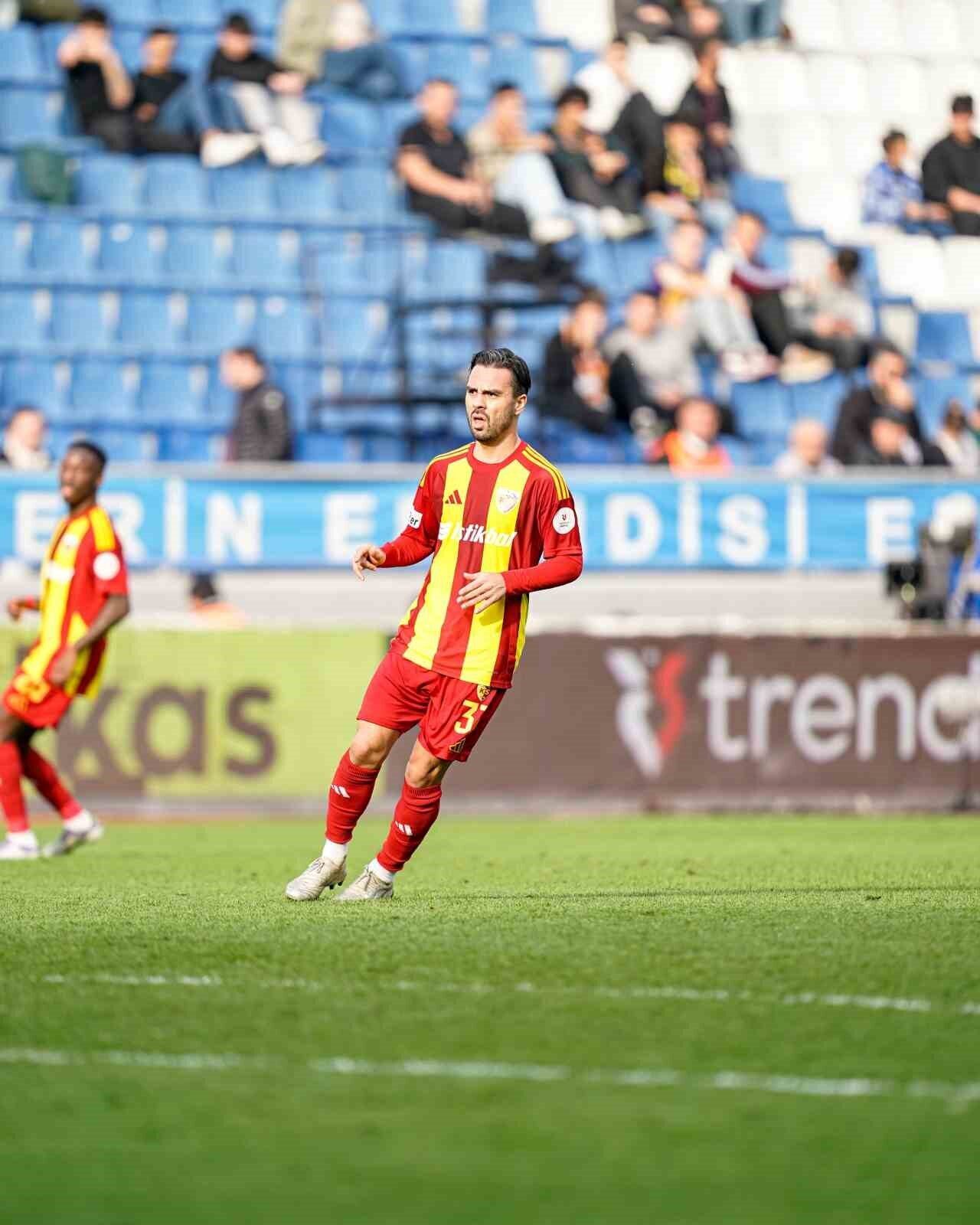 Kayserispor'un orta saha oyuncusu Furkan Soyalp, Eyüpspor maçında gördüğü sarı