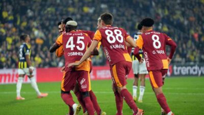 Galatasaray, Fenerbahçe ile oynadığı derbide 1-1 berabere kalarak puanını 33'e