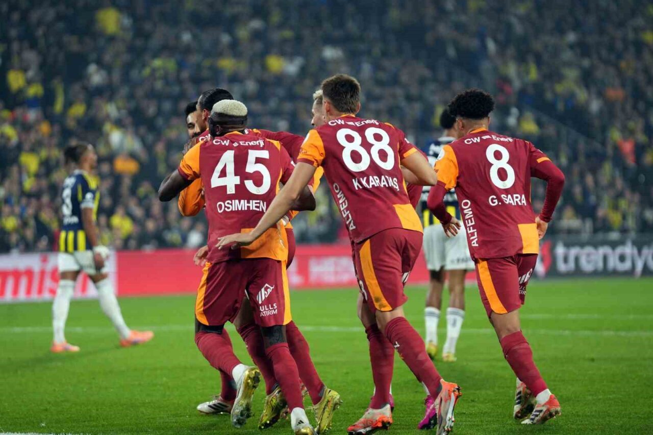 Galatasaray, Fenerbahçe ile oynadığı derbide 1-1 berabere kalarak puanını 33'e
