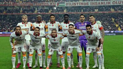 Okan Buruk, Antalyaspor Maçında Monaco Takımına Göre İki Farklı İsimle Saha Çıktı Galatasaray, Okan Buruk yönetiminde Antalyaspor ile yaptığı maça, önceki Monaco