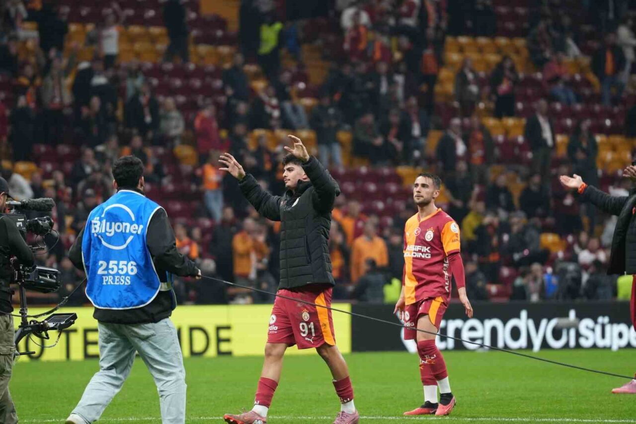 Galatasaray, Süper Lig'de Samsunspor'u 3-2 yenerken, genç futbolcu Arda Ünyay,