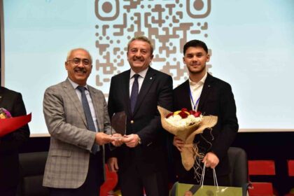 Balıkesir Üniversitesi’nde Kariyer Fuarı 25, Öğrenciler ve Sektör Temsilcileriyle Buluştu