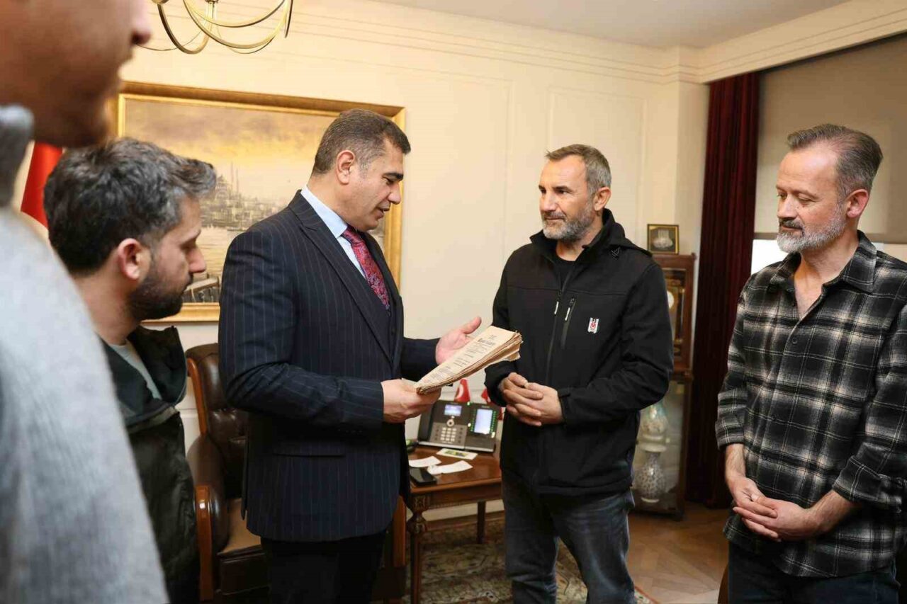 Düzce'deki basın mensupları, il oluşunun 26. yılı için Vali Selçuk