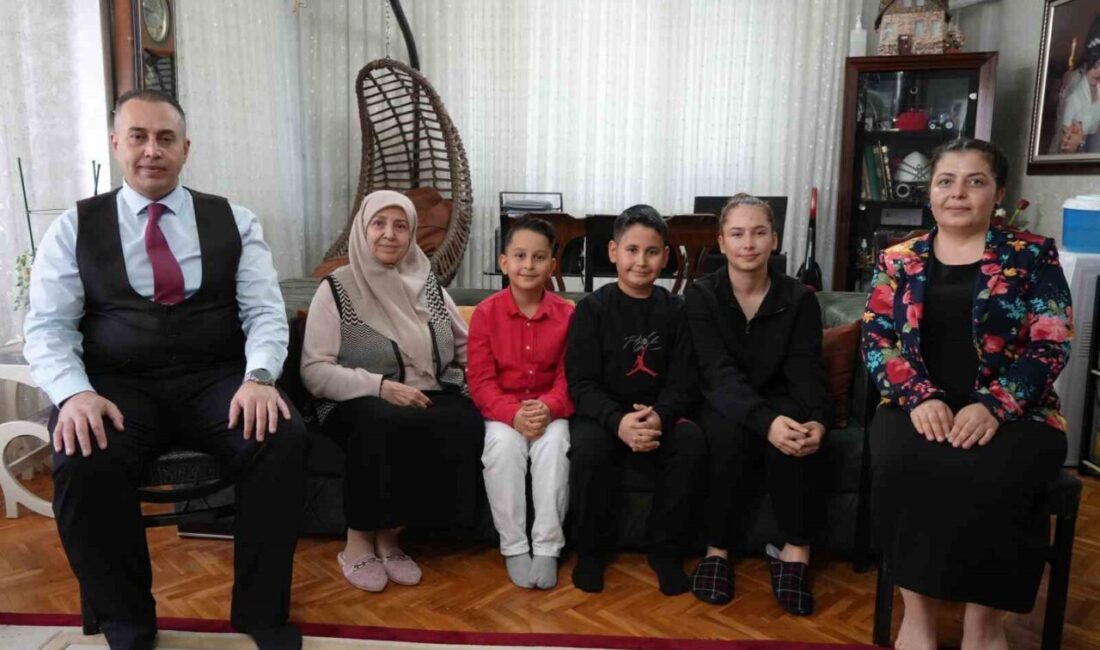 Gaziantepli Kardeşler, Amerika Matematik Olimpiyatları’nda Türkiye’yi Gururlandırarak Singapur’da Finallere Katılma Şansı Elde Etti Gaziantep'ten Cihat Arda ve Yusuf Kayra Yüceışık kardeşler, Amerika Matematik