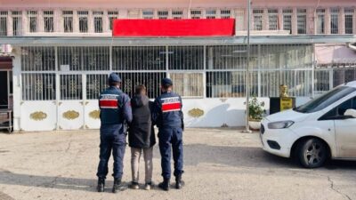 Gaziantep'te jandarma, düzenlediği operasyonda 37 düzensiz göçmeni ve göçmen kaçakçısı