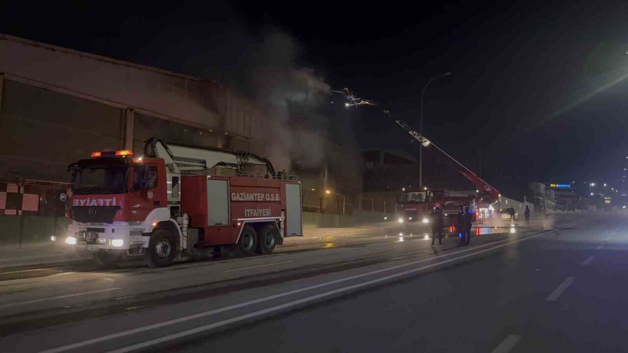Gaziantep'teki bir ambalaj fabrikasında çıkan yangın, itfaiyenin 3 saatlik müdahalesiyle