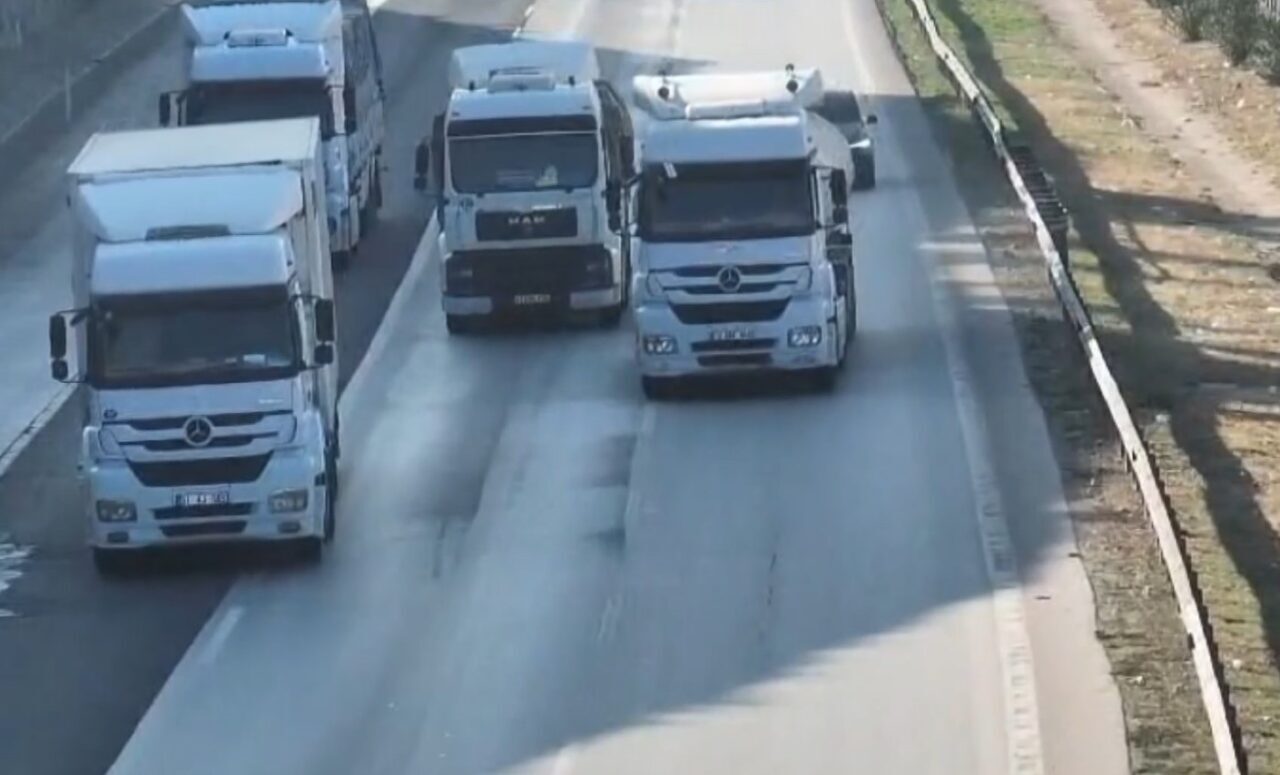 Gaziantep'te İl Jandarma Komutanlığı tarafından gerçekleştirilen dron destekli trafik denetimlerinde,