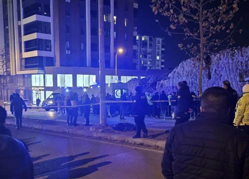 Gaziantep’te otomobil çarpan anne yaşamını yitirdi, kızı ağır yaralandı, sürücü ise kayıplara karıştı.