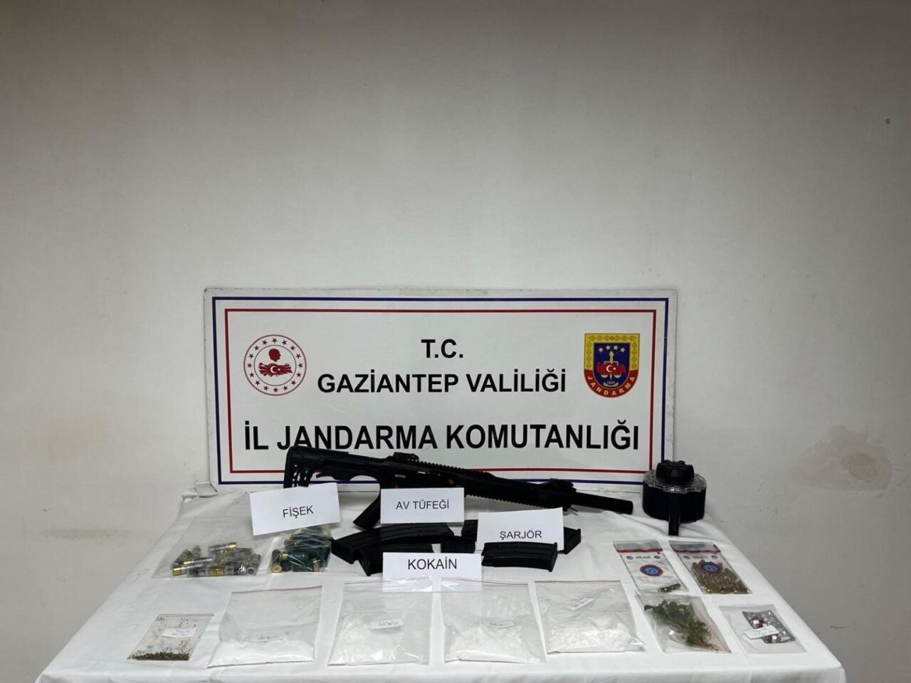 Gaziantep’te Organize Suç Örgütüne Yönelik Şafak Operasyonu: 5 Şüpheli Yakalandı, 3’ü Tutuklandı