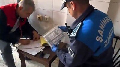 Gaziantep'te Şahinbey Belediyesi zabıta ekipleri, bir kasap dükkanında sahte alkol