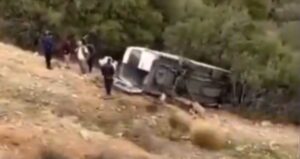 Gaziantep'in Nurdağı ilçesinde tarım işçilerini taşıyan E.Y. yönetimindeki minibüs, kontrolü