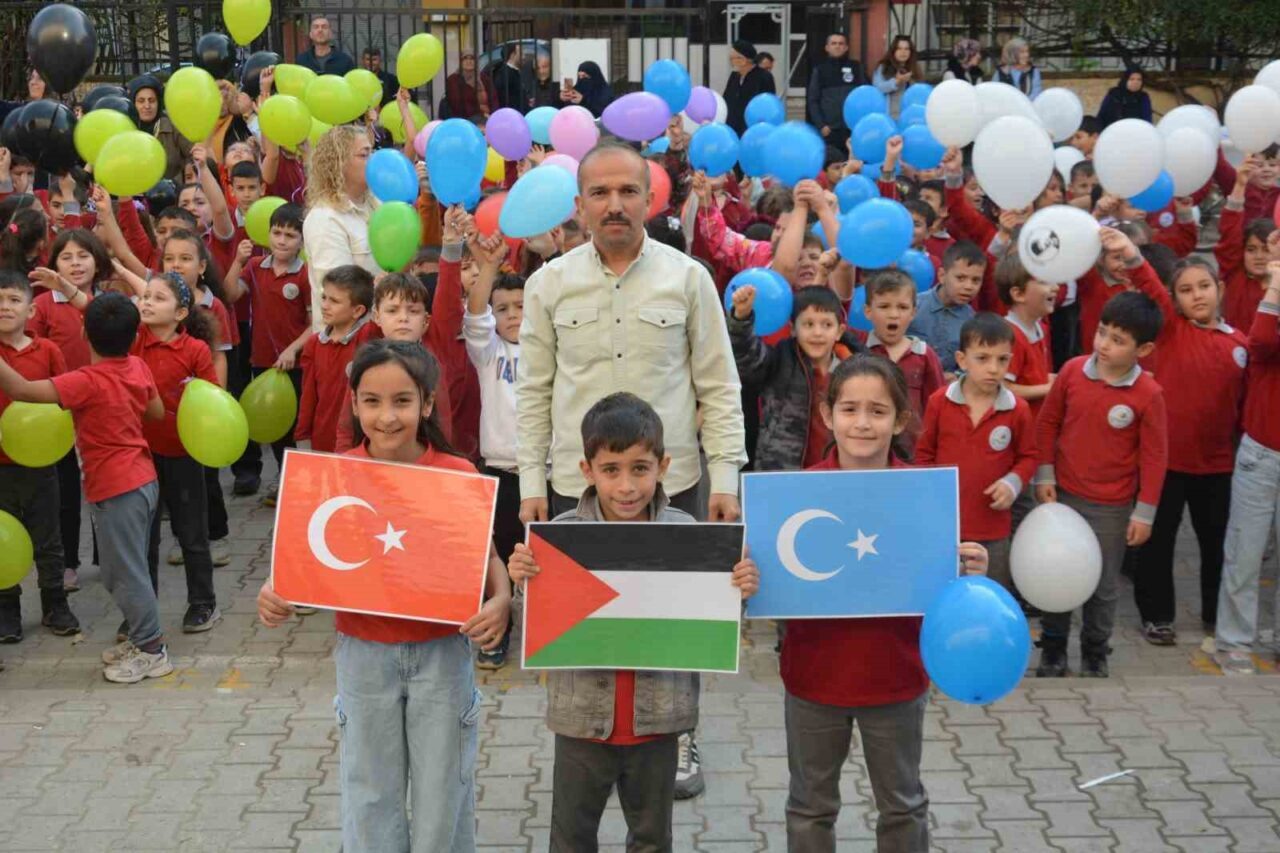 Ünye Şehit Gökhan Demir İlkokulu'nda düzenlenen etkinlikte, dünya genelindeki çocukların