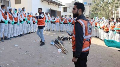 Gazze Şeridi'nde İsrail saldırıları sonrası Şifa Hastanesi avlusuna defnedilen 98
