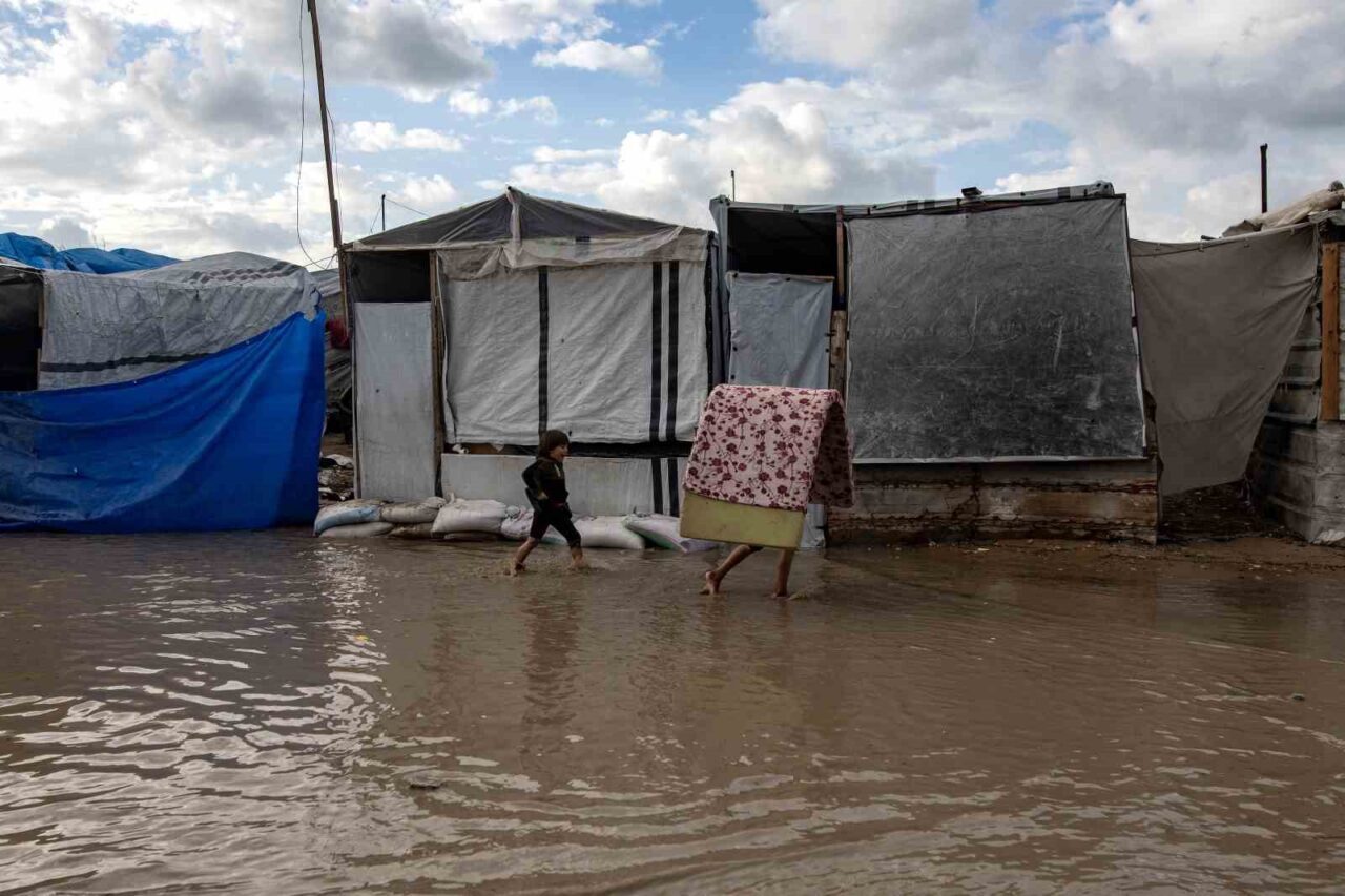 Gazze'de Byron Fırtınası'nın yol açtığı yıkımda 12 kişi yaşamını yitirdi.
