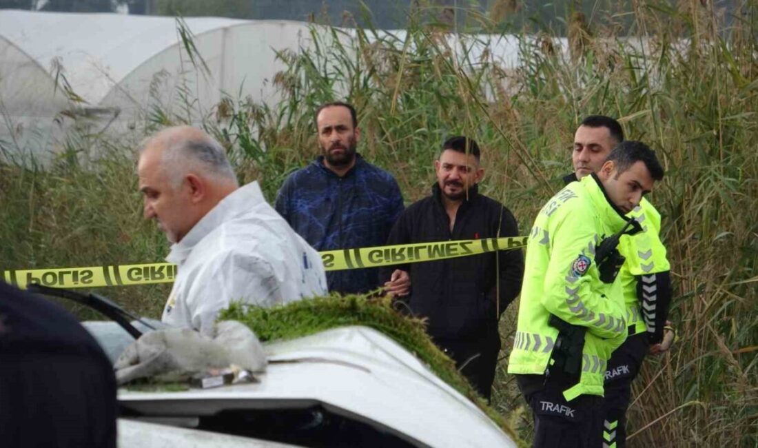 Antalya’da kaza sonrası dereye düşen otomobildeki kadın yaşamını yitirdi, eşi gözyaşlarına boğuldu Antalya'da Hatice Doğan (39), gece evinden ayrıldıktan sonra sabah bir