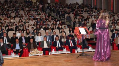 Adıyaman'da, TPAO Konferans Salonu'nda düzenlenen "Geçmişten Günümüze Adıyaman" konseri, katılımcılara