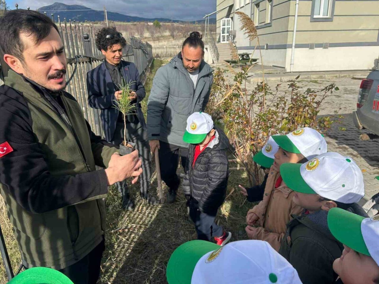 Gediz Orman İşletme Şefliği, "Yeşil Vatan-Benim Okulum Geleceğe Çare" projesi