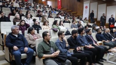 Adana'da, Cumhurbaşkanlığı İletişim Başkanlığı tarafından "Geleceğin Liderleri Akademisi" eğitimi düzenlendi.