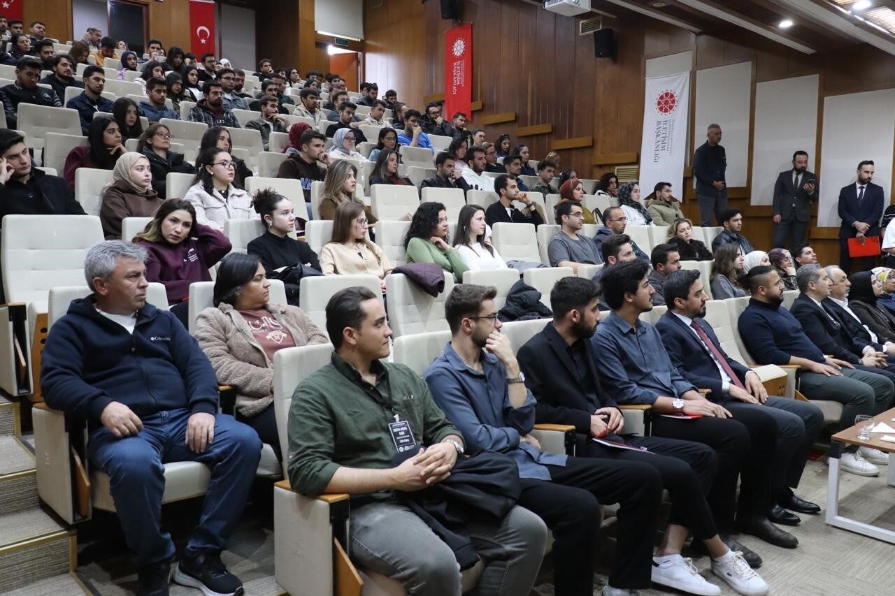 Adana’da Genç Liderler İçin Eğitim Programı Düzenlendi