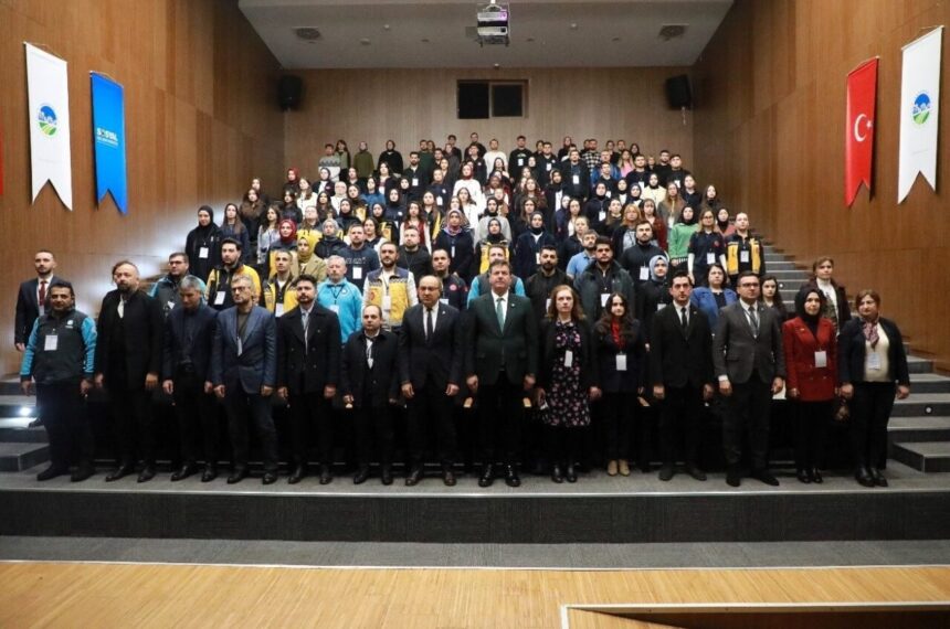 Sakarya’da “I. Ulusal Hastane Öncesi Acil Sağlık Hizmetleri Sempozyumu” Akyazı’da gerçekleştirildi.