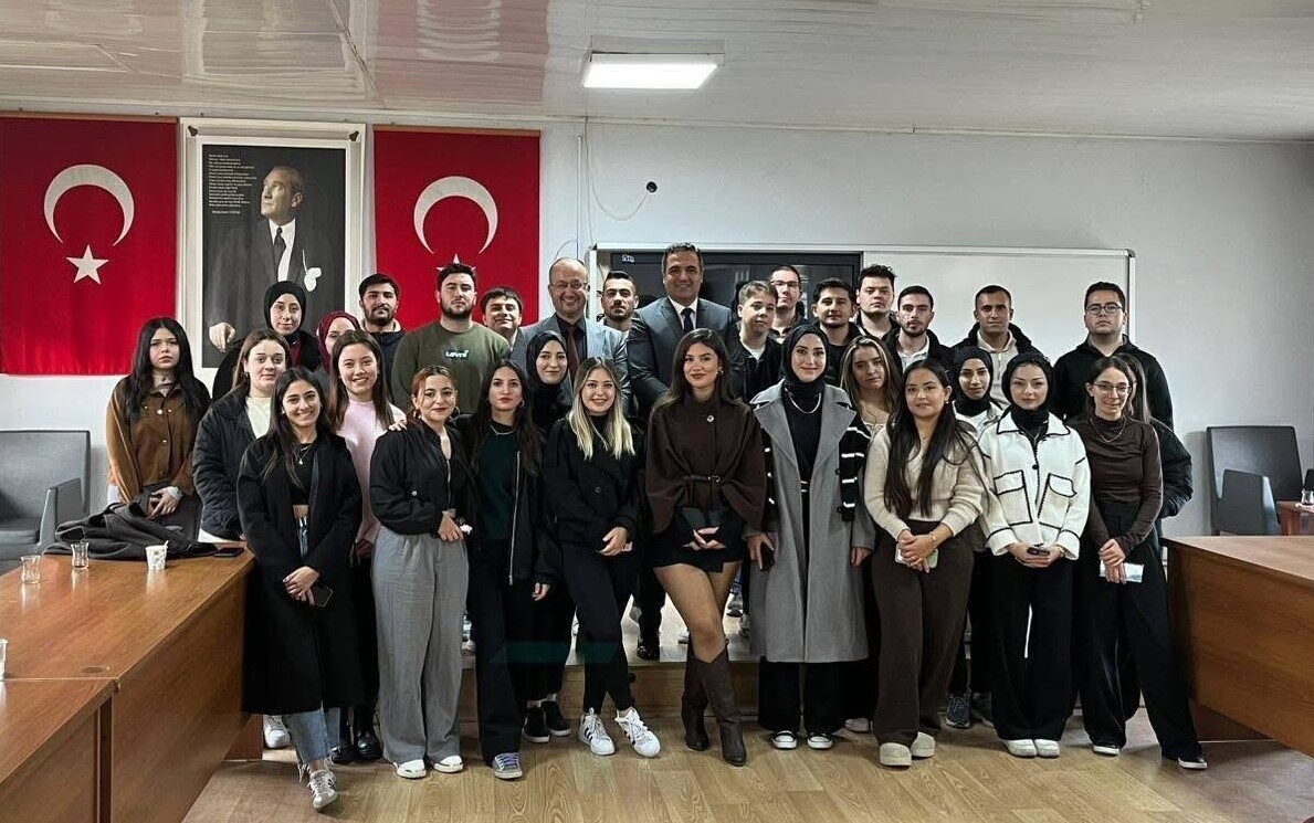 Manisa Celal Bayar Üniversitesi Sarıgöl MYO Tapu ve Kadastro öğrencileri,