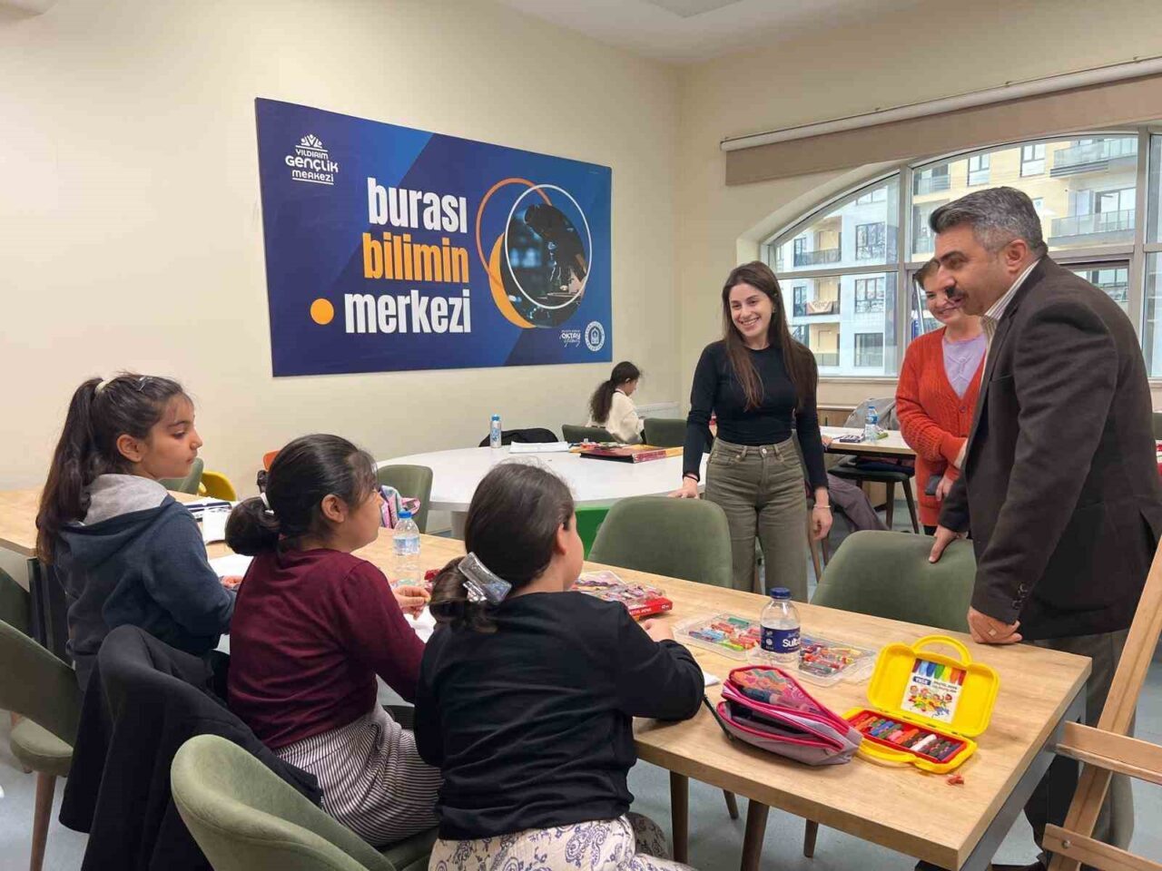 Yıldırım Belediye Başkanı Oktay Yılmaz, Karapınar Yıldırım Gençlik Merkezi'nde gençlerle