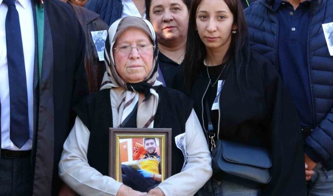 Antalya’da Paramedik Hamit Aras’ı Darp Ederek Hayatını Kaybettiren Gençler Hakkında Davada İlk Duruşma Gerçekleşti Antalya'da paramedik Hamit Aras, sigara isteyen dört genç tarafından darp