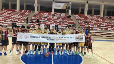 Eskişehir'de genç sporcular, "Kadına Yönelik Şiddetle Mücadelede Biz Varız" mesajıyla