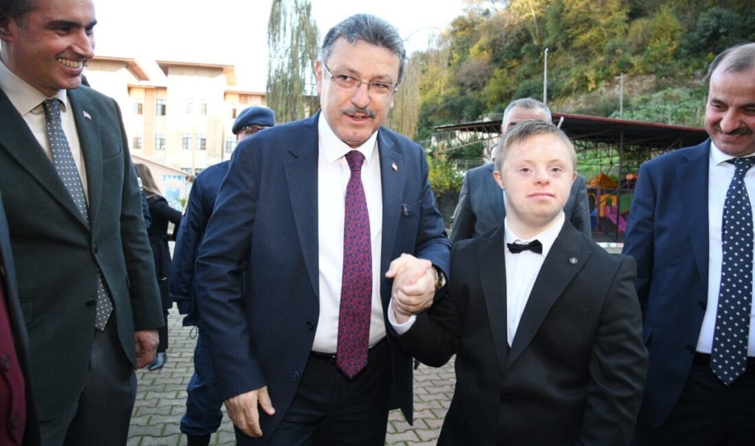 Trabzon Büyükşehir Belediye Başkanı Ahmet Metin Genç, özel gereksinimli bireylerin