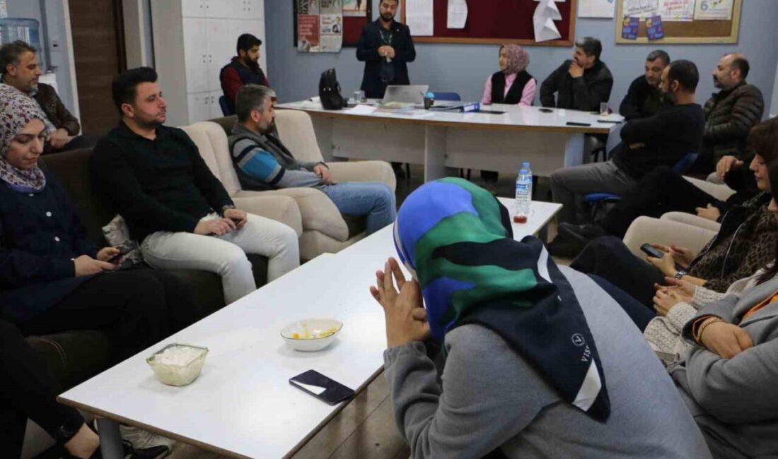 Diyarbakır’ın Bağlar ilçesindeki Fatih İlkokulu'nda, Genç Yeşilay ve Genç Kızılay