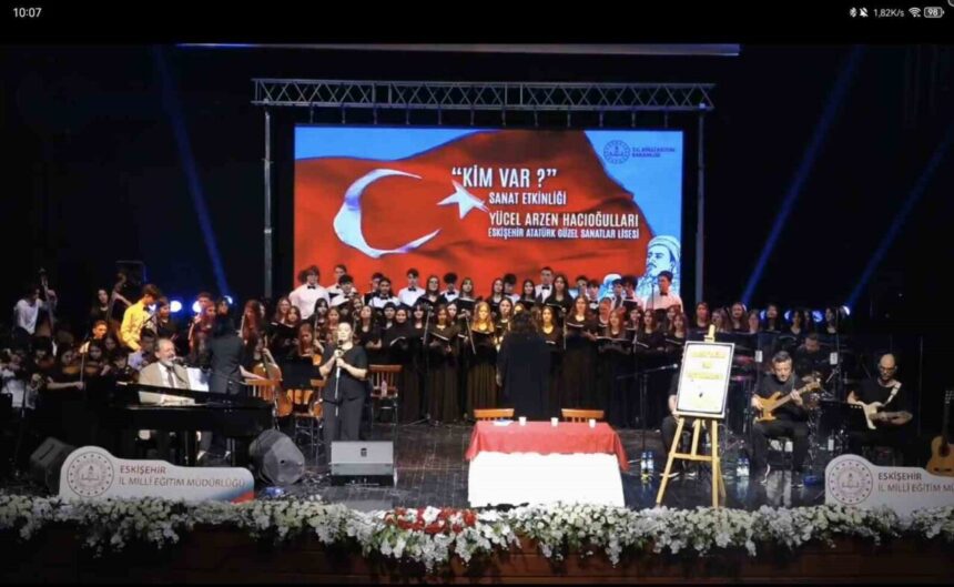 Yücel Arzen Hacıoğulları’nın katıldığı etkinlikte, Eskişehir Atatürk Güzel Sanatlar Lisesi öğrencileri etkileyici performanslar sundu.