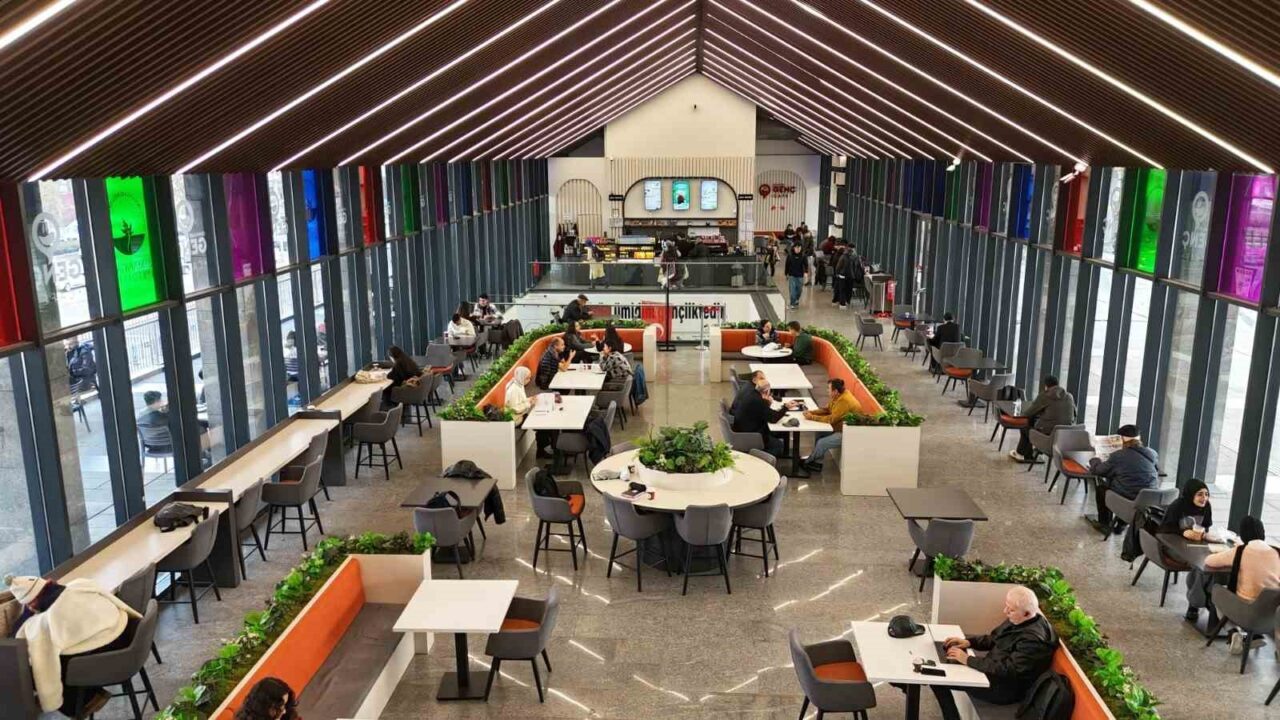 Osmangazi Belediyesi, 2024 Temmuz'da açılan Genç Kafe'lerle Bursalıların ilgisini çekti.