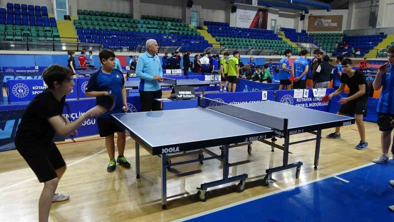Kütahya'da başlayan Gençler Masa Tenisi Bölge Yarışmaları, Güneybatı Bölgesi'nde üç