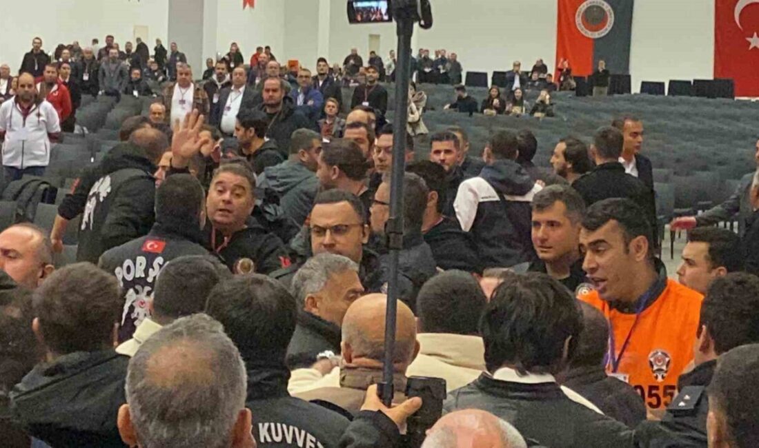 Gençlerbirliği Genel Kurulu’nda Gergin Anlar ve Kavga Ortaya Çıktı Ankara'daki Gençlerbirliği Olağanüstü Genel Kurulu’nda, Başkan Mehmet Kaya ile rakibi